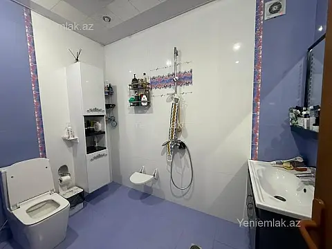 Satılır 5 otaqlı həyət evi 250 m²