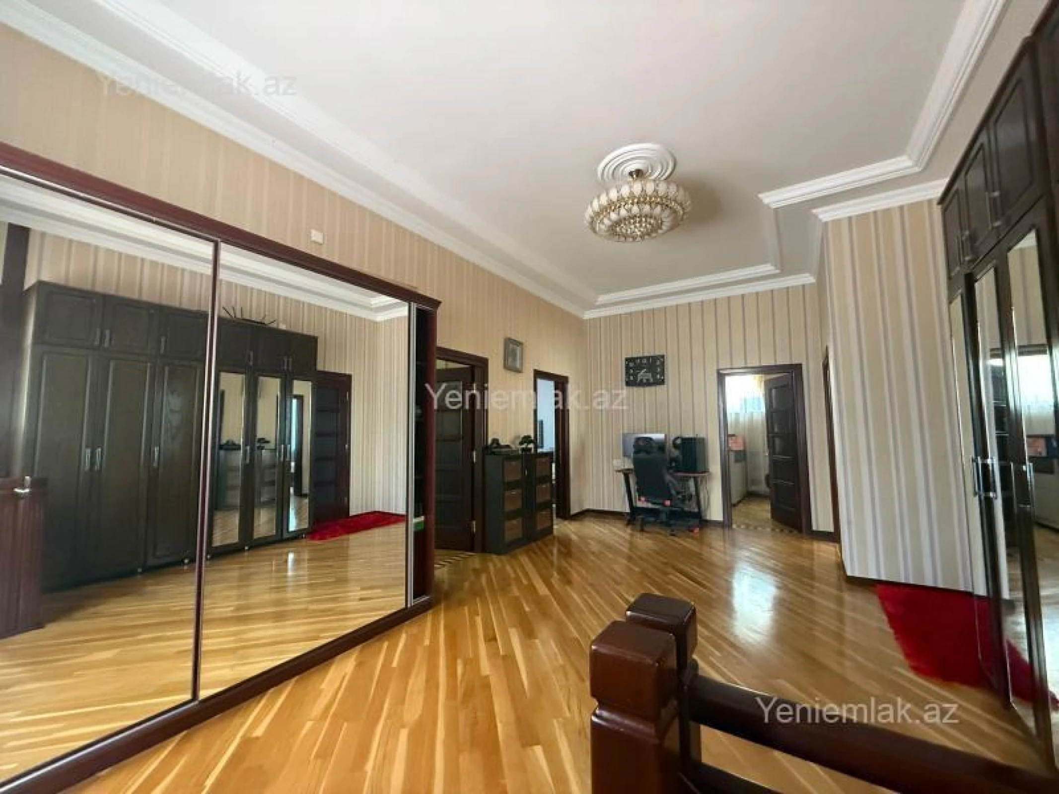 Satılır 5 otaqlı həyət evi 250 m²