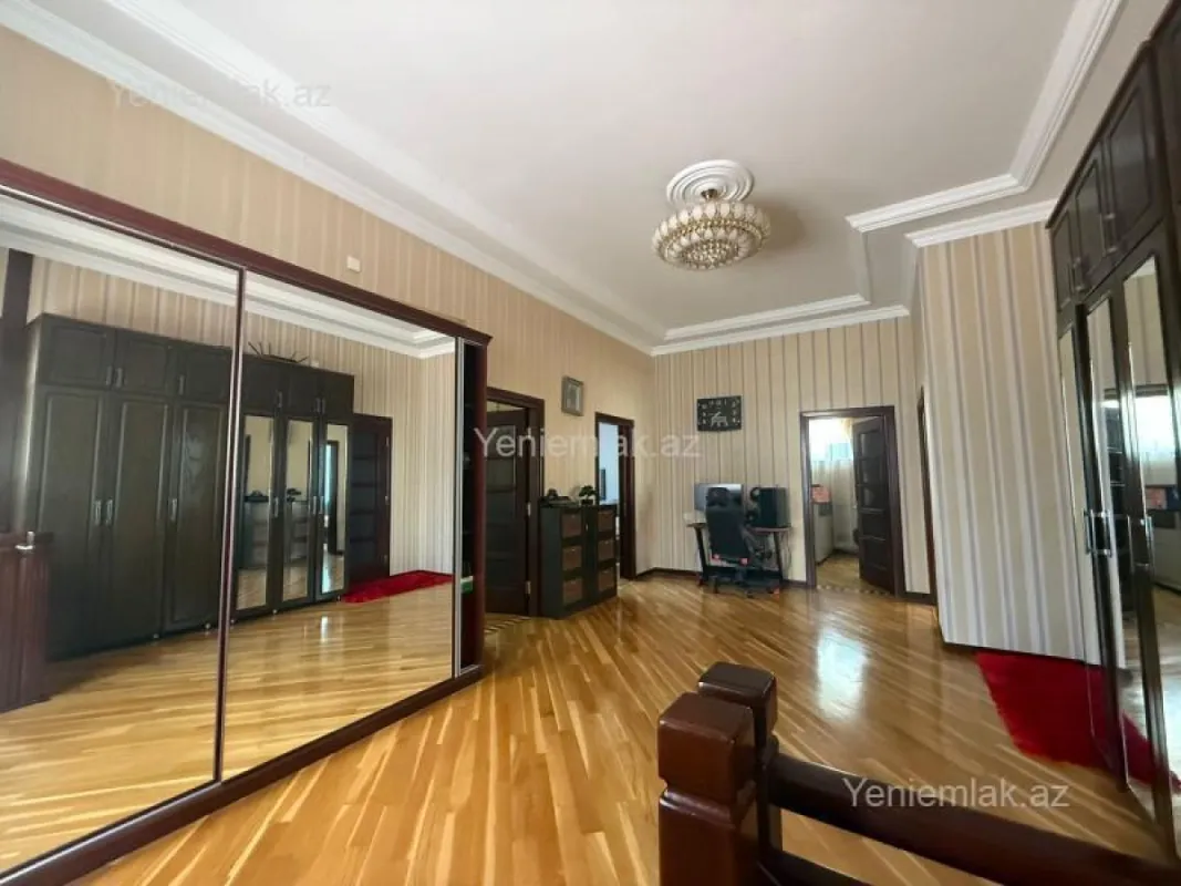 Satılır 5 otaqlı həyət evi 250 m²