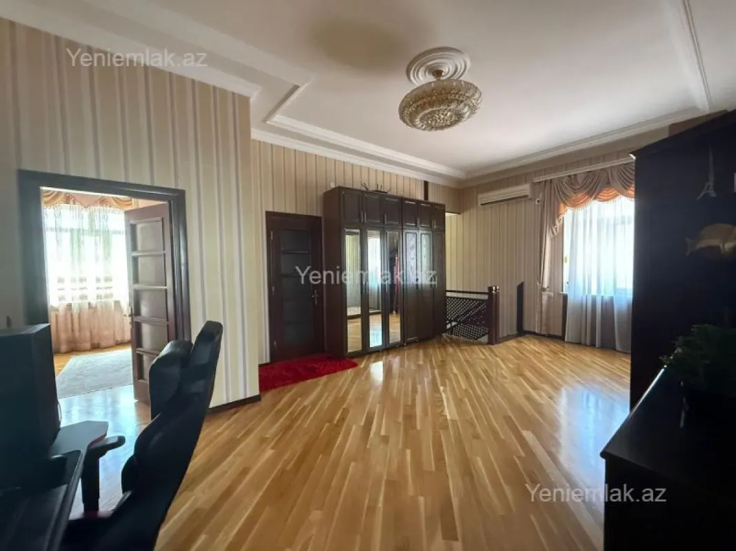 Satılır 5 otaqlı həyət evi 250 m²