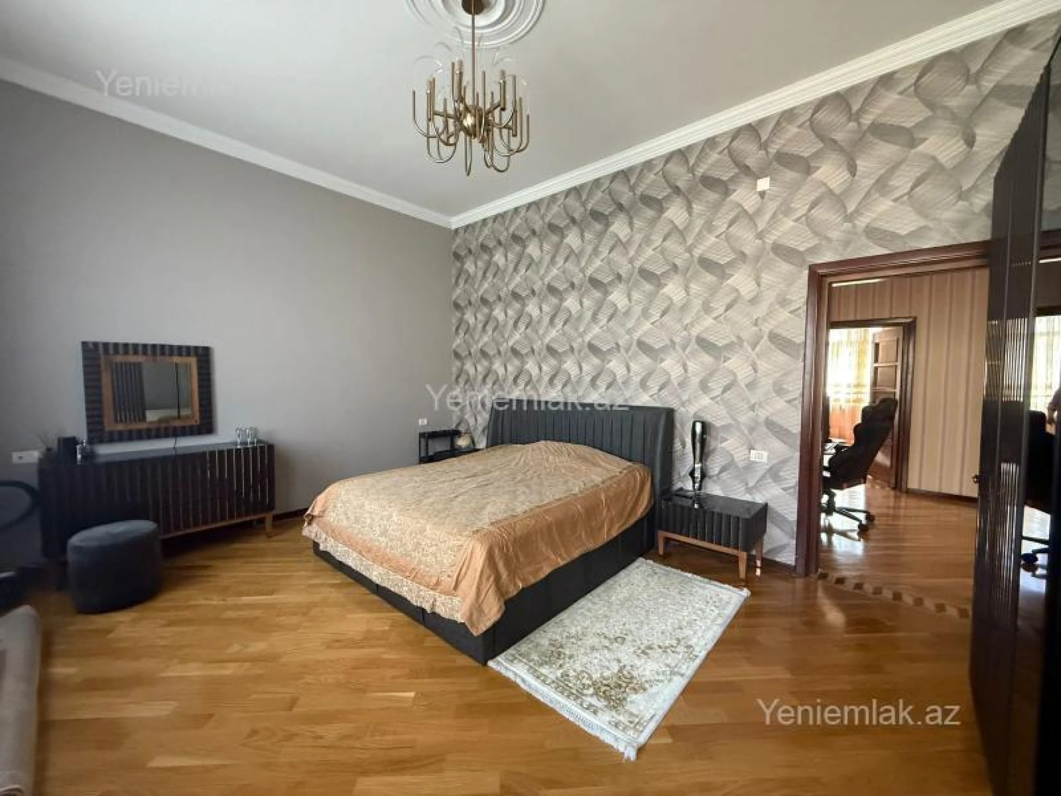 Satılır 5 otaqlı həyət evi 250 m²