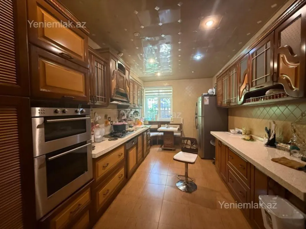 Satılır 5 otaqlı həyət evi 250 m²