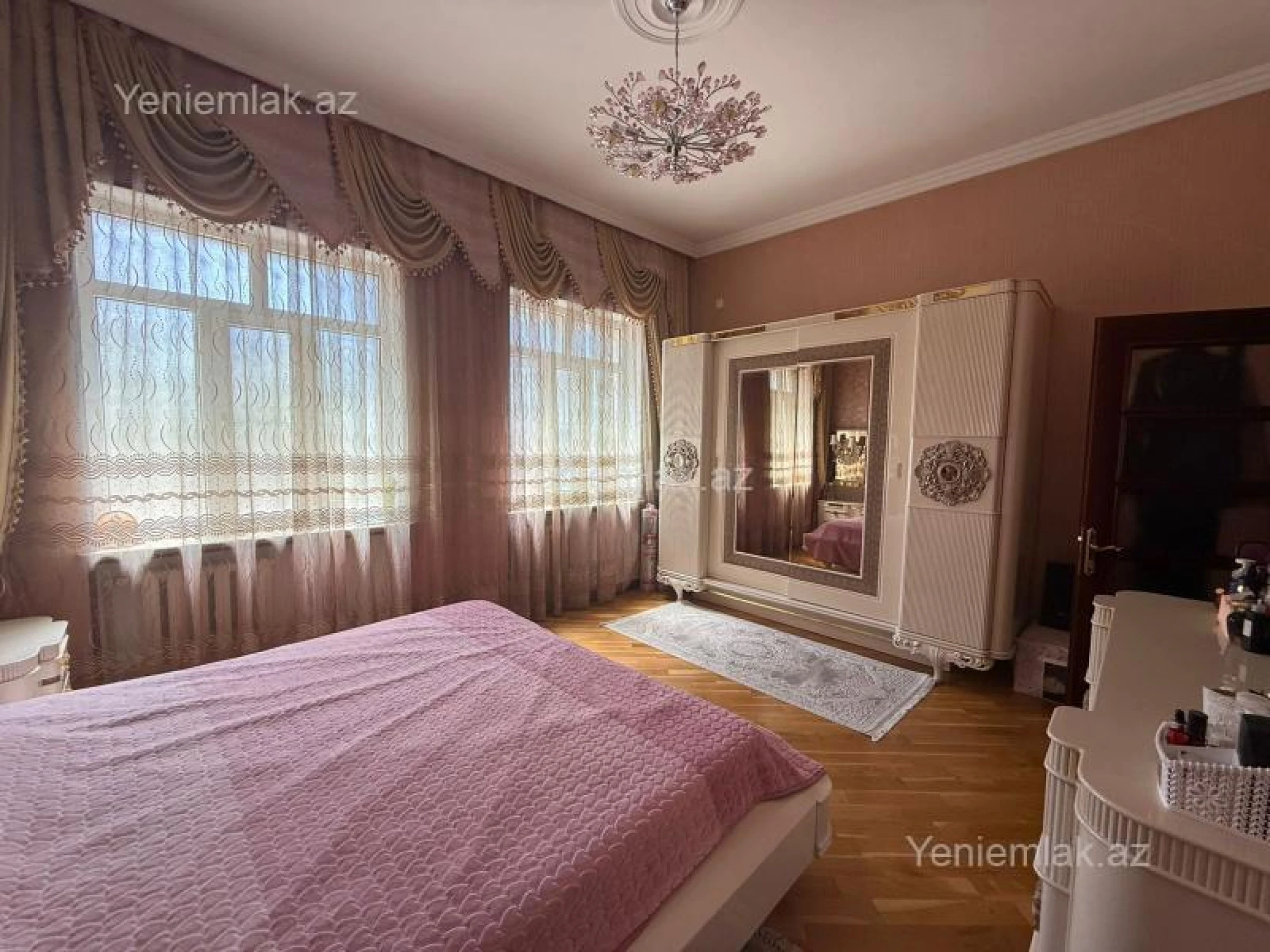 Satılır 5 otaqlı həyət evi 250 m²