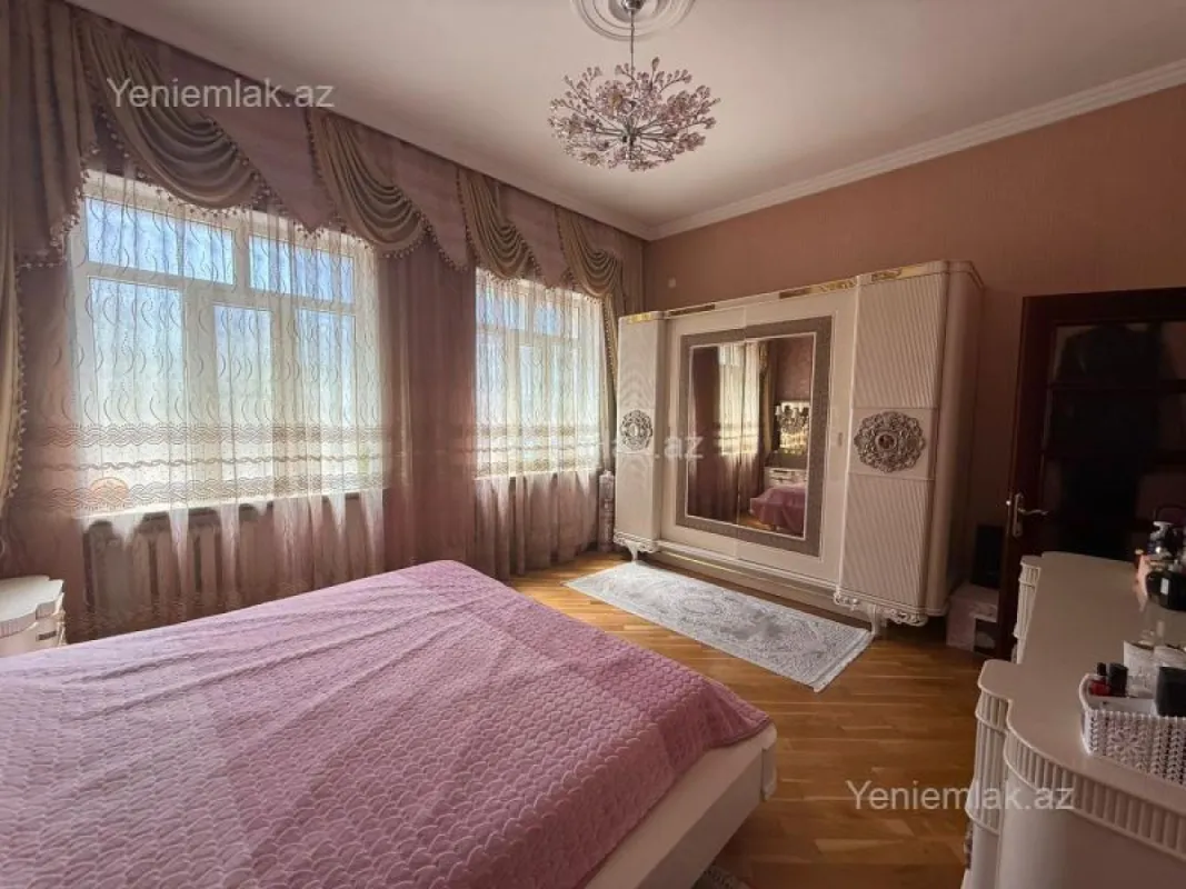 Satılır 5 otaqlı həyət evi 250 m²