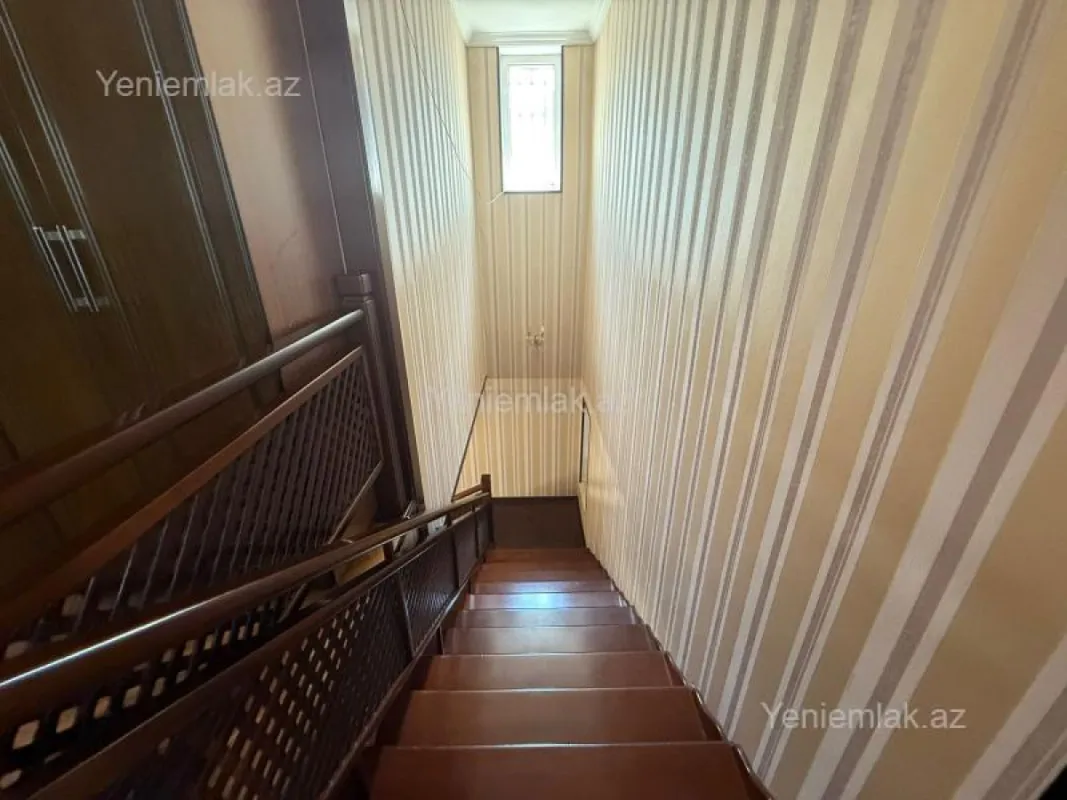 Satılır 5 otaqlı həyət evi 250 m²