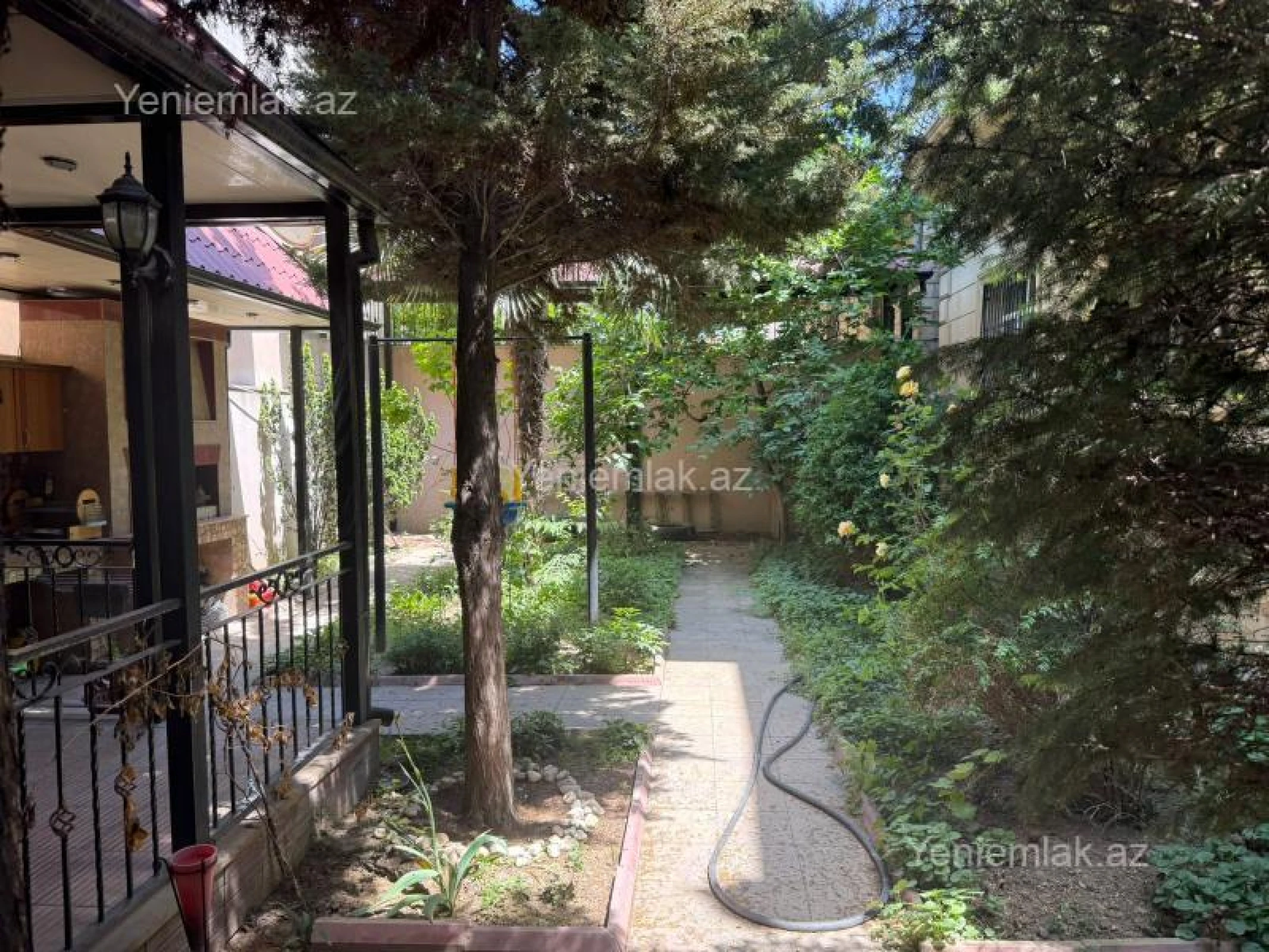 Satılır 5 otaqlı həyət evi 250 m²