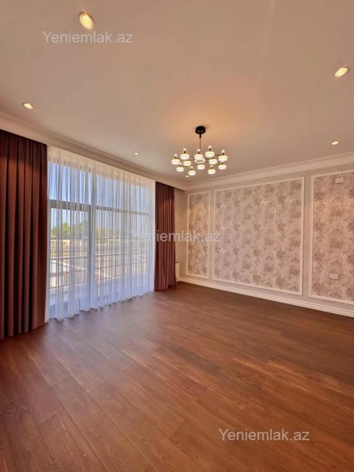Satılır 5 otaqlı həyət evi 350 m²