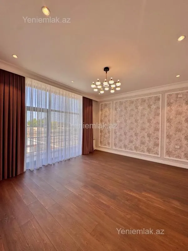 Satılır 5 otaqlı həyət evi 350 m²