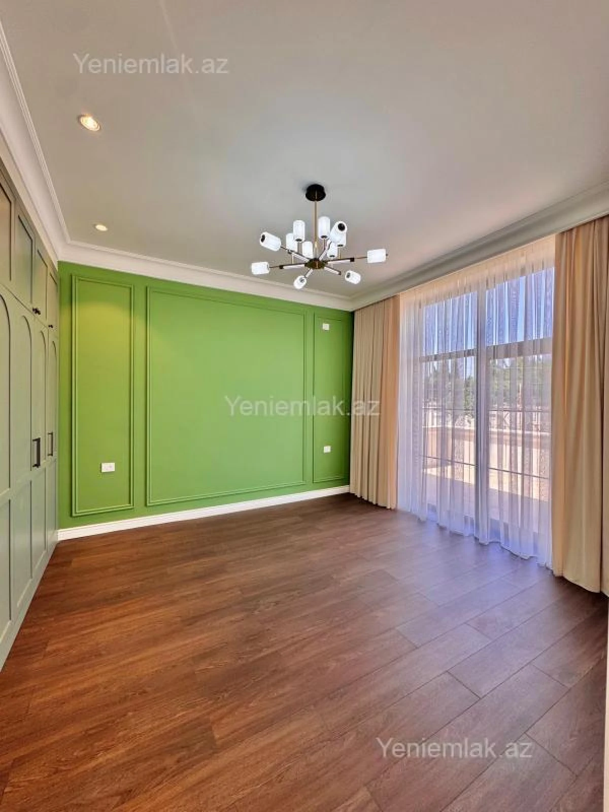 Satılır 5 otaqlı həyət evi 350 m²