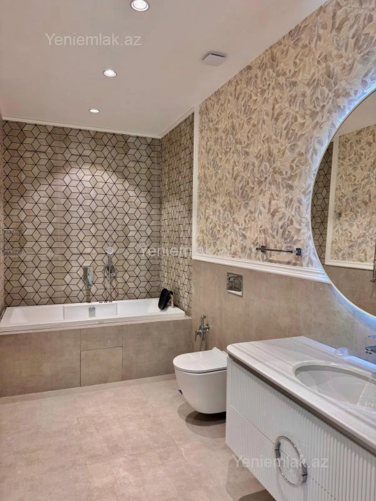 Satılır 5 otaqlı həyət evi 350 m²