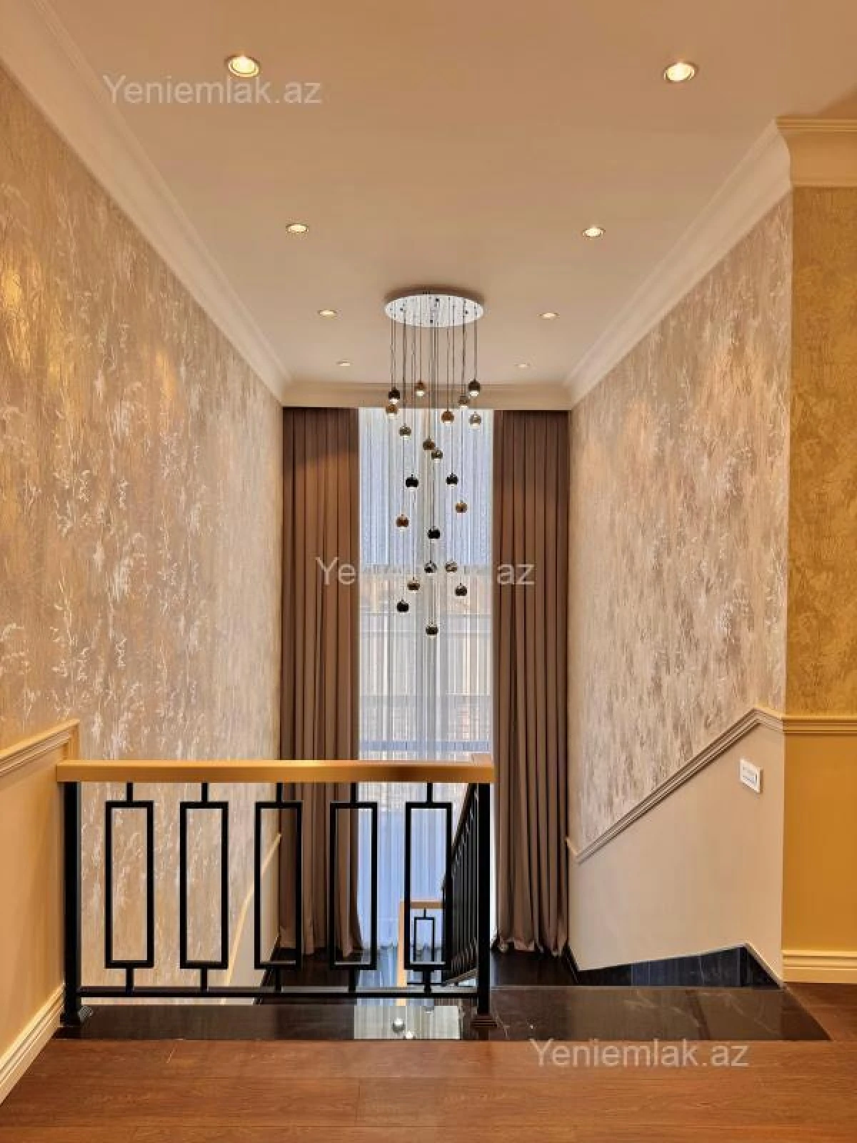 Satılır 5 otaqlı həyət evi 350 m²