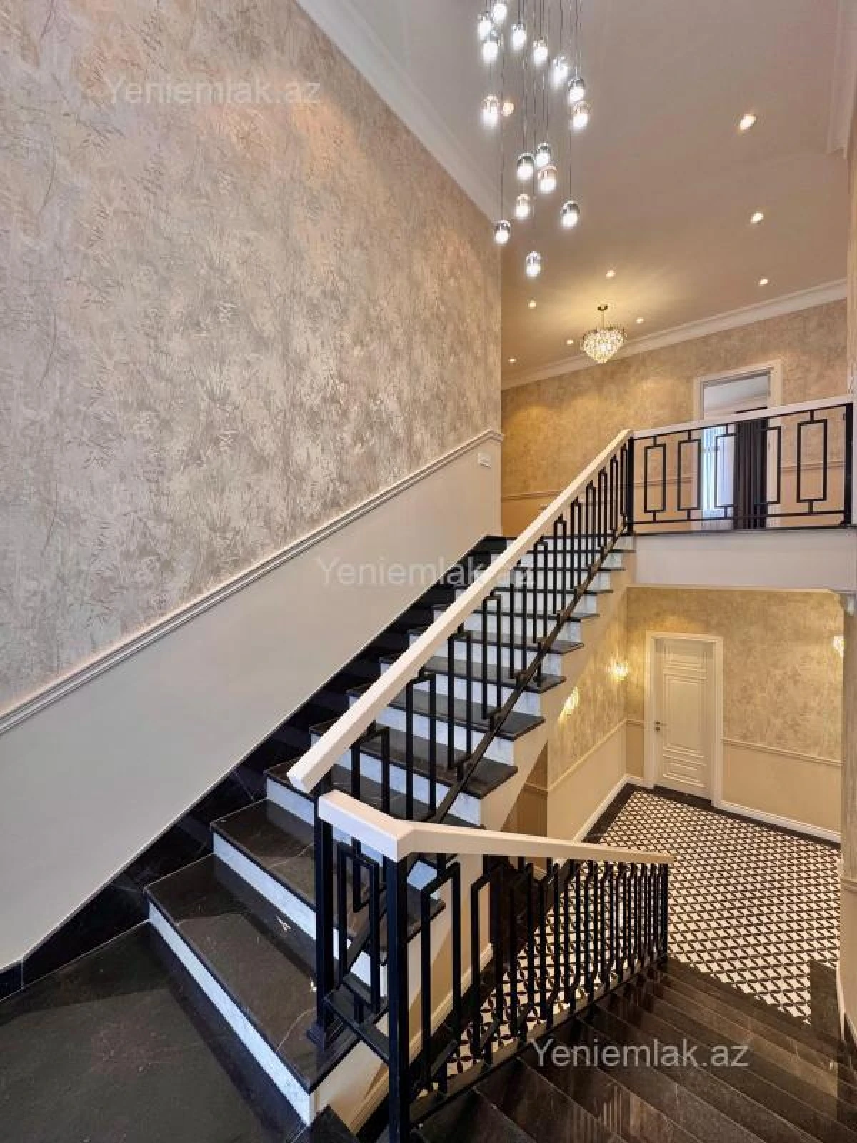 Satılır 5 otaqlı həyət evi 350 m²