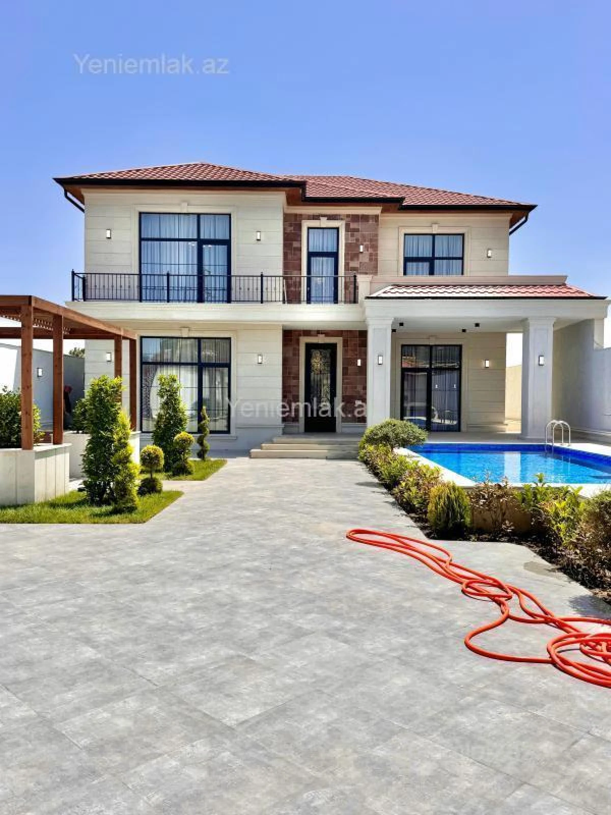 Satılır 5 otaqlı həyət evi 350 m²