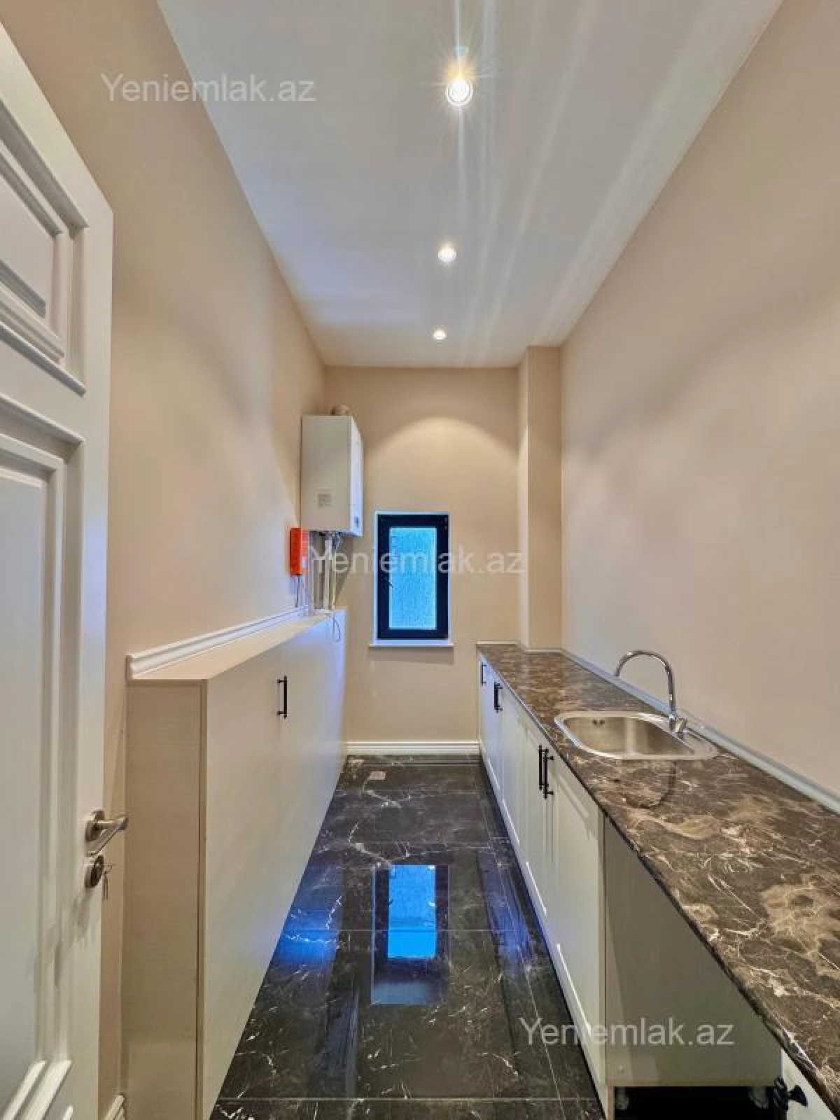 Satılır 5 otaqlı həyət evi 350 m²