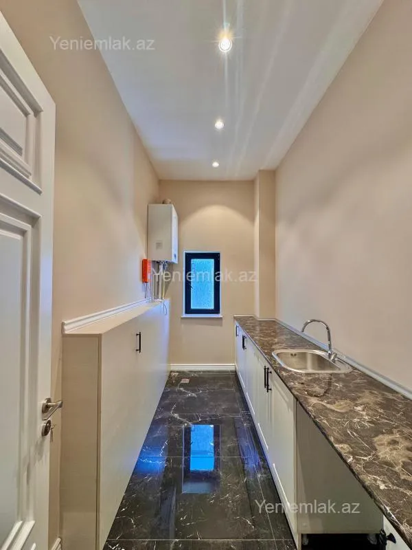 Satılır 5 otaqlı həyət evi 350 m²