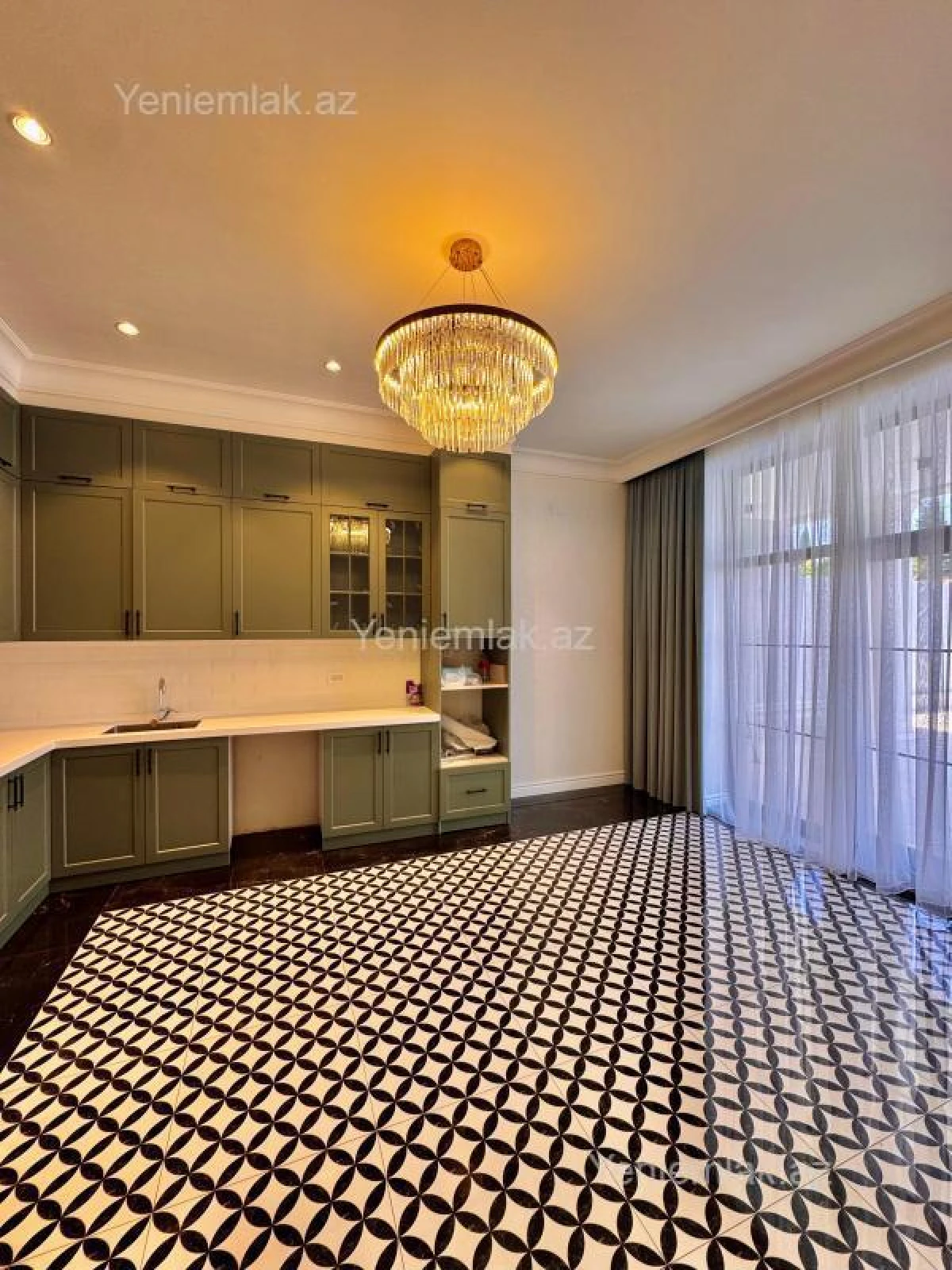 Satılır 5 otaqlı həyət evi 350 m²