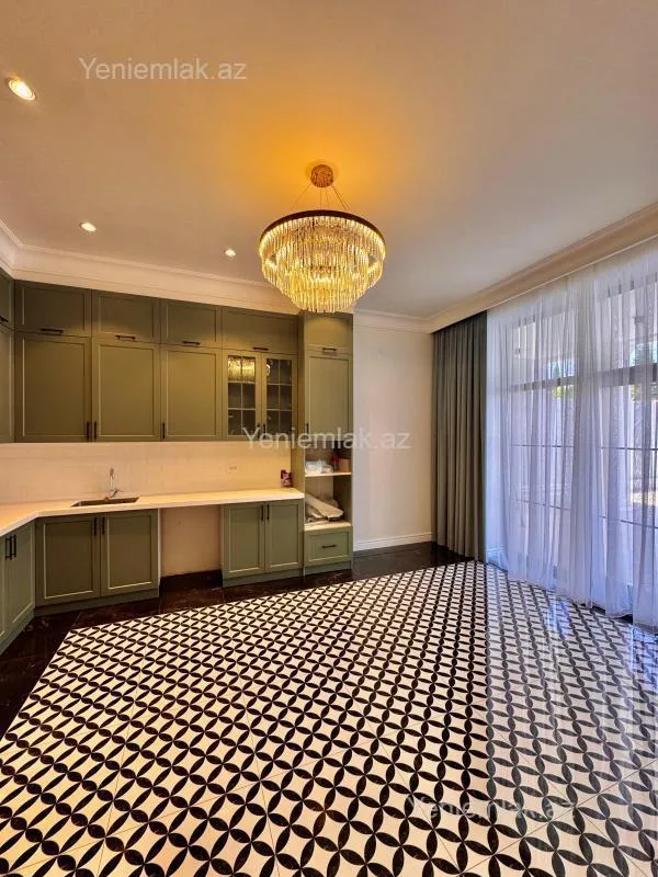 Satılır 5 otaqlı həyət evi 350 m²