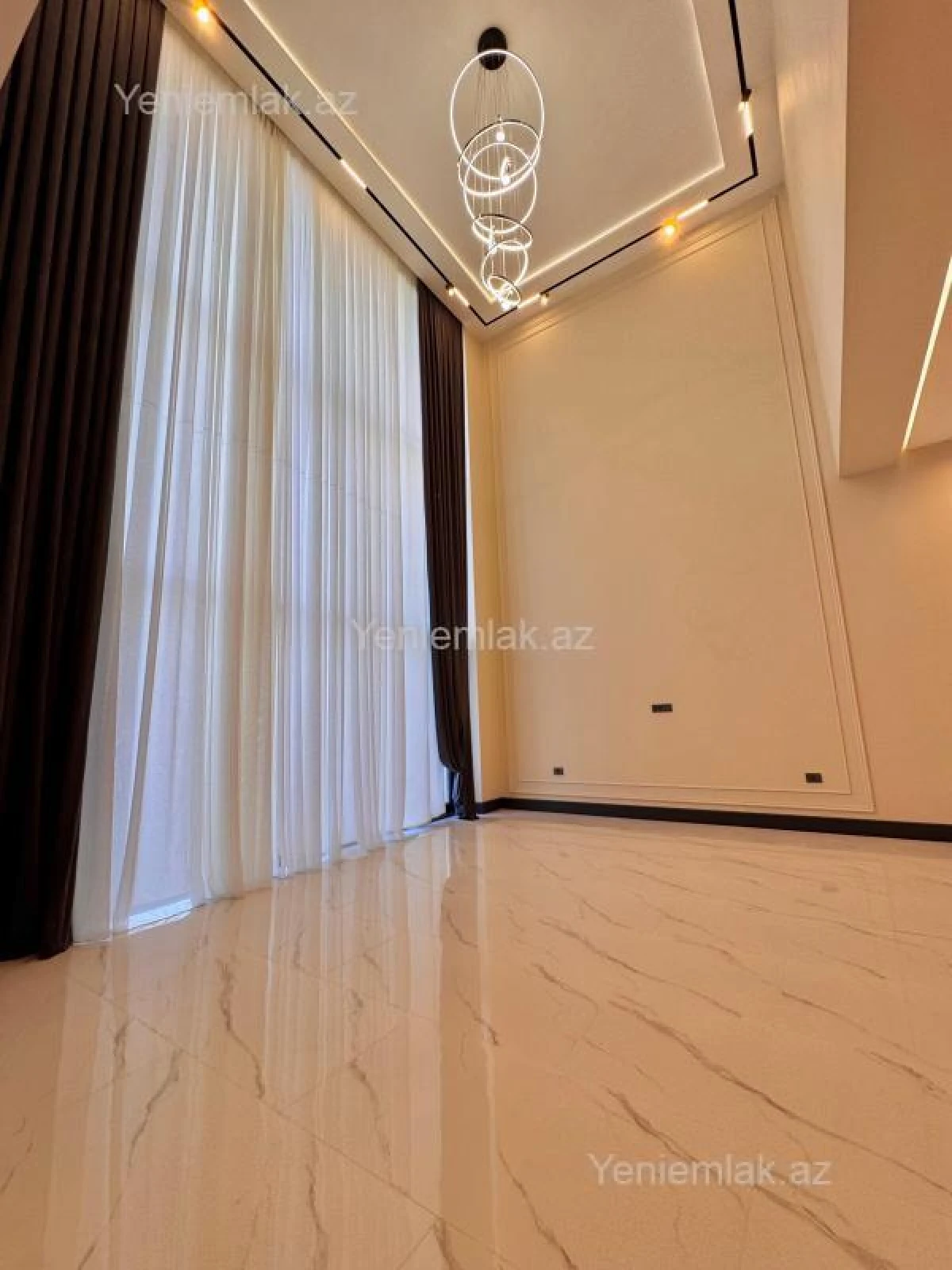 Satılır 5 otaqlı həyət evi 350 m²