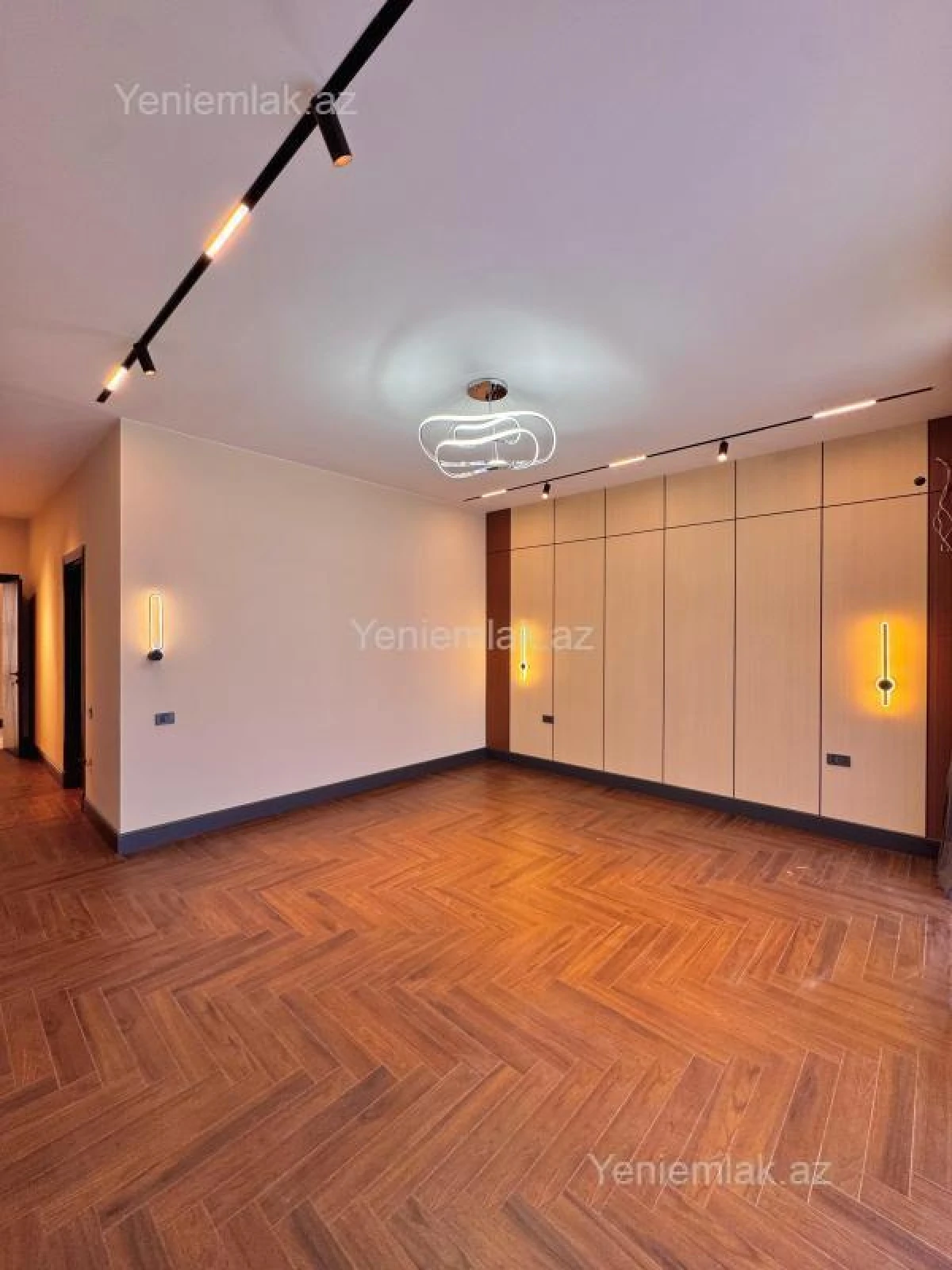 Satılır 5 otaqlı həyət evi 350 m²