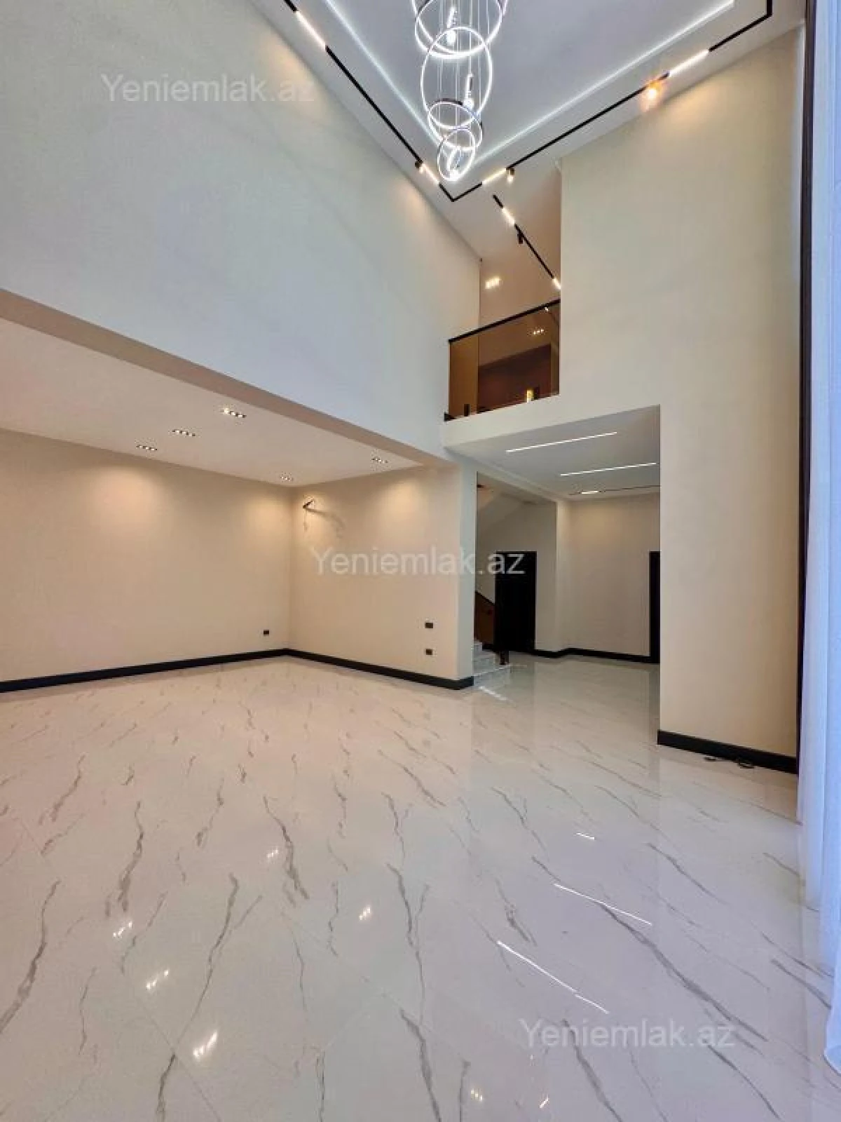 Satılır 5 otaqlı həyət evi 350 m²