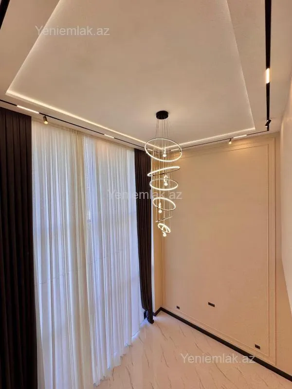 Satılır 5 otaqlı həyət evi 350 m²