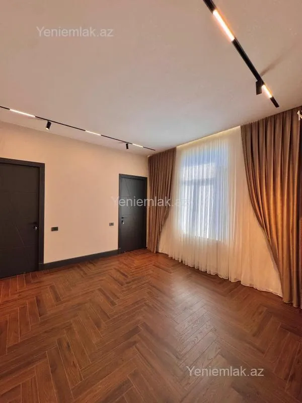 Satılır 5 otaqlı həyət evi 350 m²