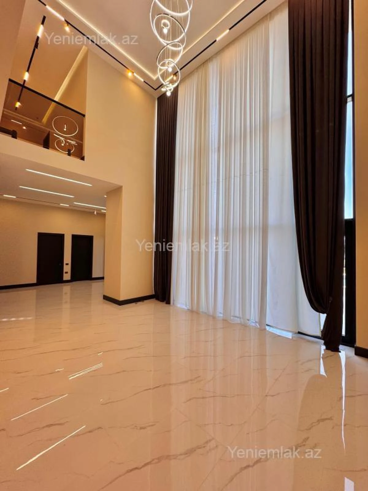 Satılır 5 otaqlı həyət evi 350 m²