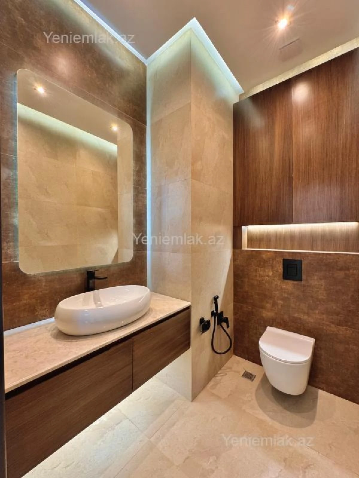 Satılır 5 otaqlı həyət evi 350 m²