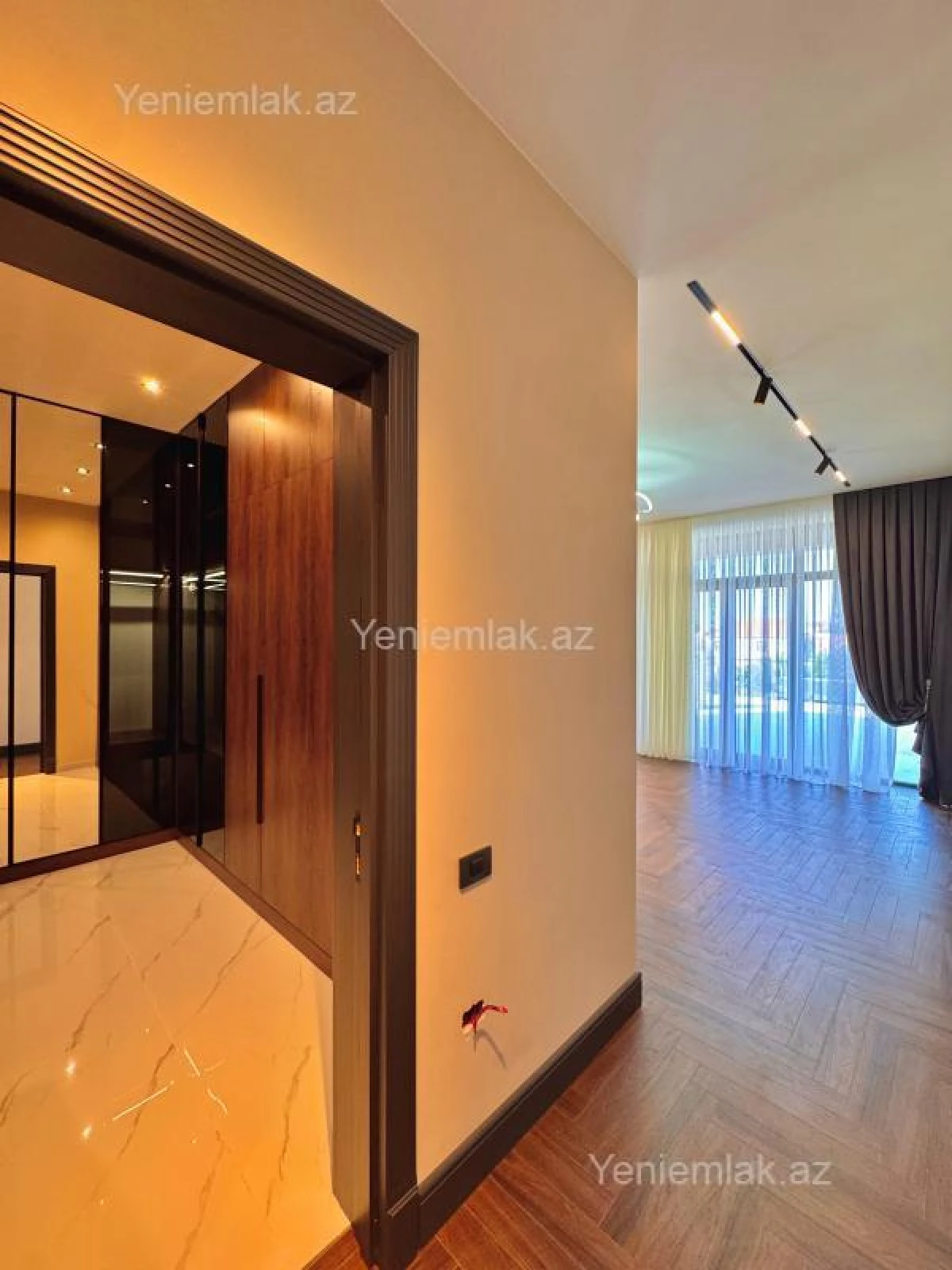 Satılır 5 otaqlı həyət evi 350 m²
