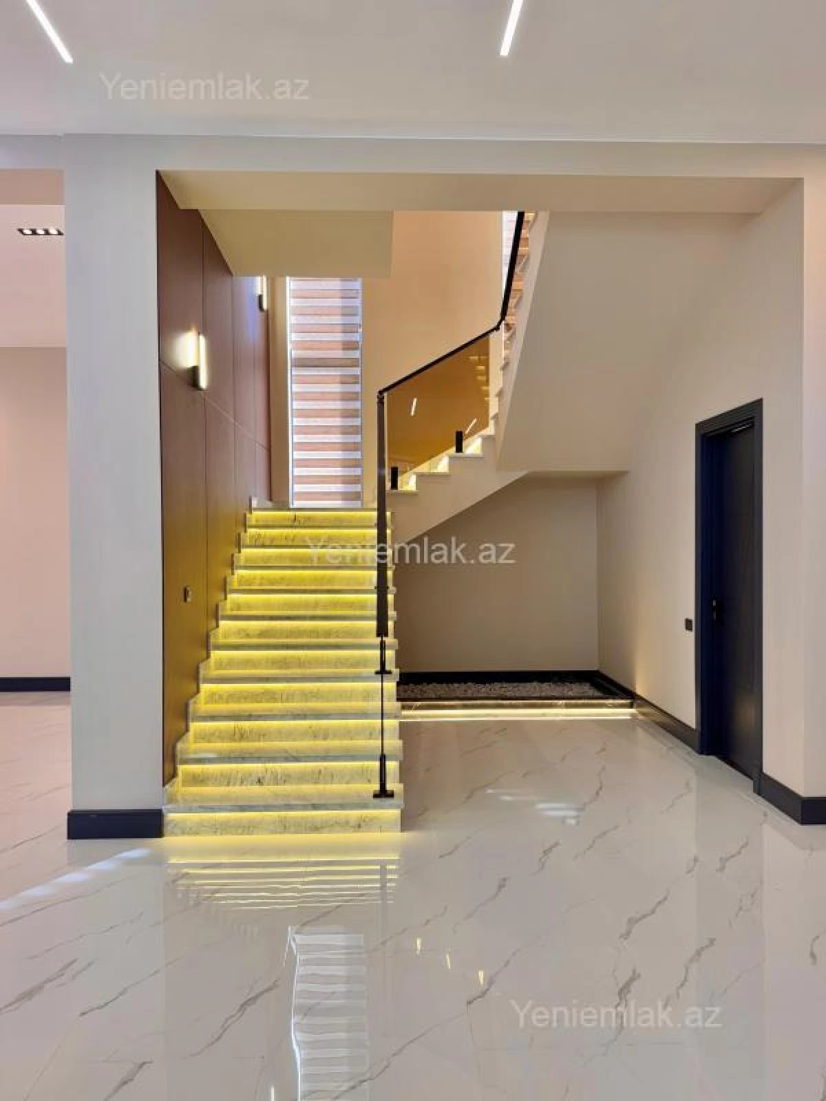 Satılır 5 otaqlı həyət evi 350 m²