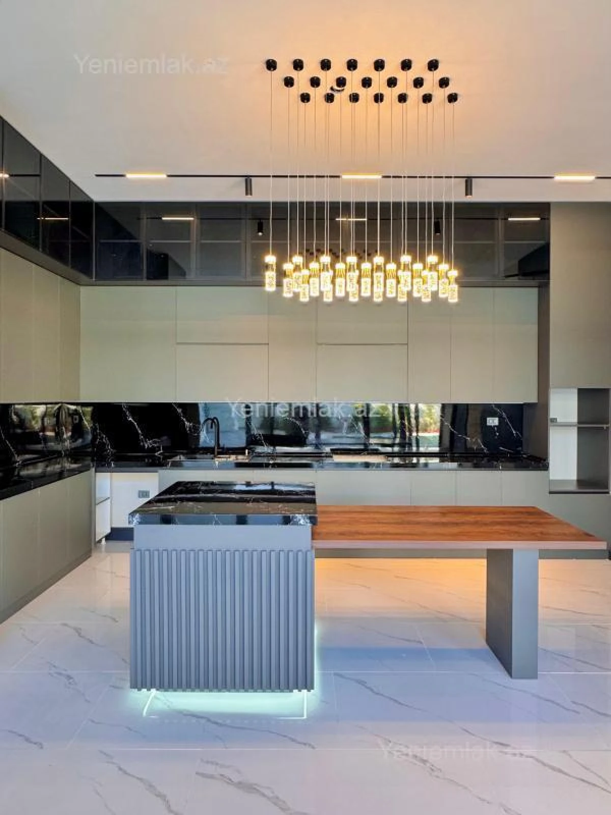 Satılır 5 otaqlı həyət evi 350 m²