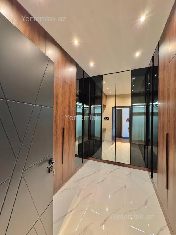 Satılır 5 otaqlı həyət evi 350 m²