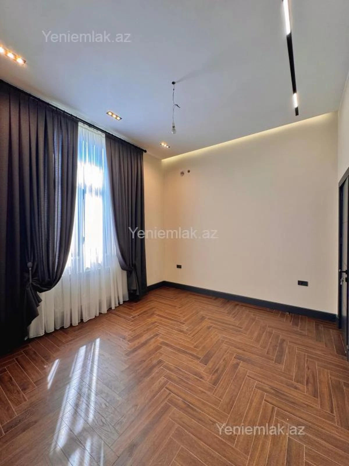 Satılır 5 otaqlı həyət evi 350 m²