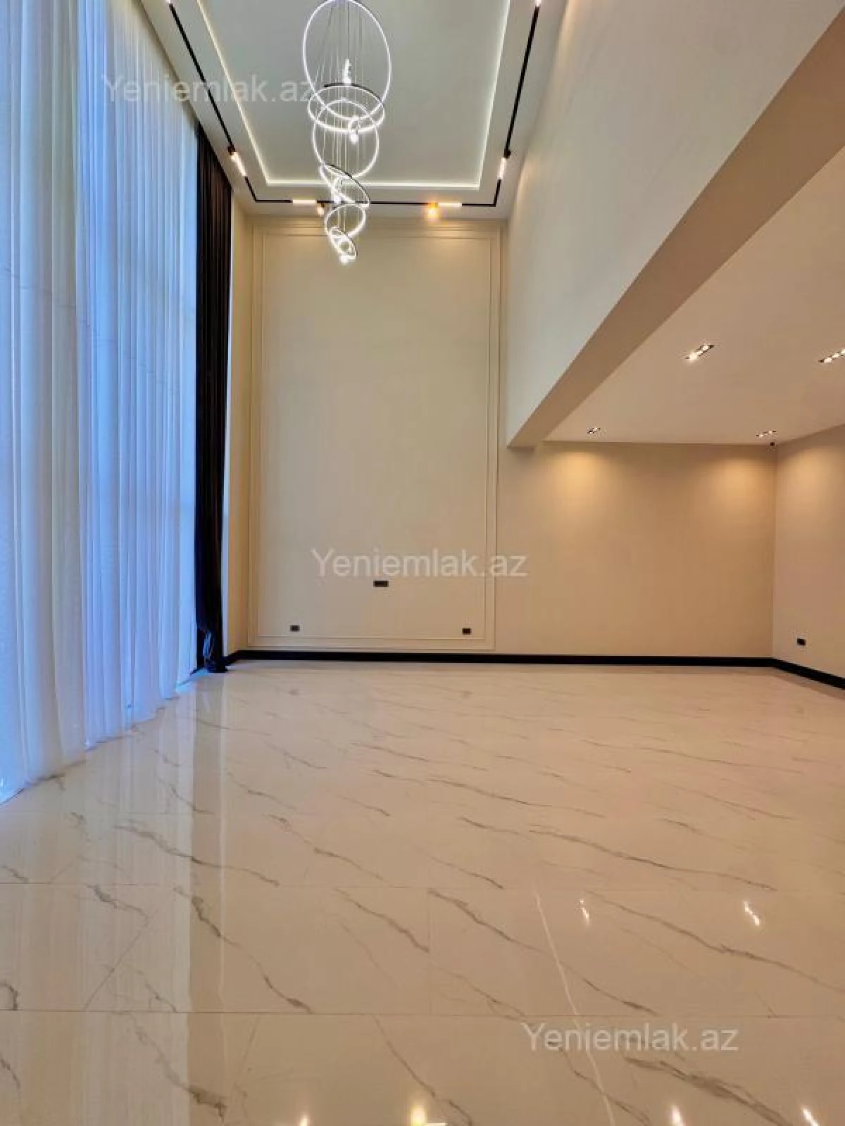 Satılır 5 otaqlı həyət evi 350 m²