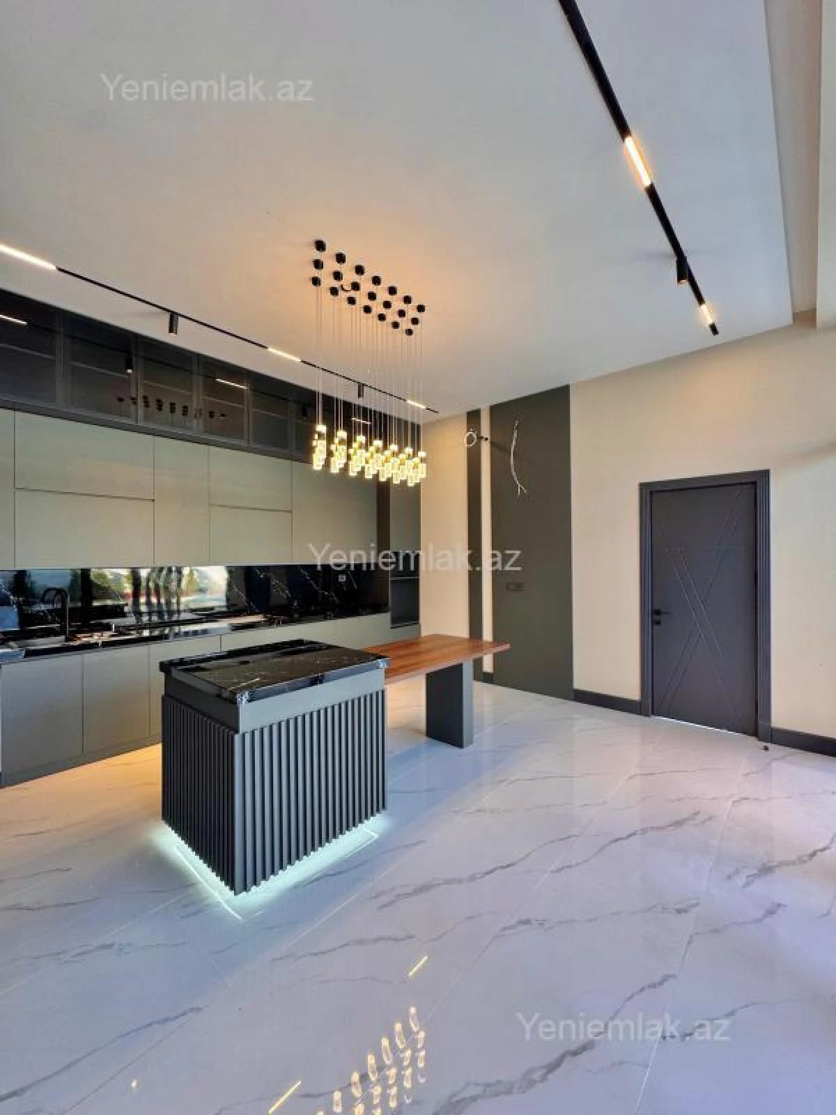 Satılır 5 otaqlı həyət evi 350 m²