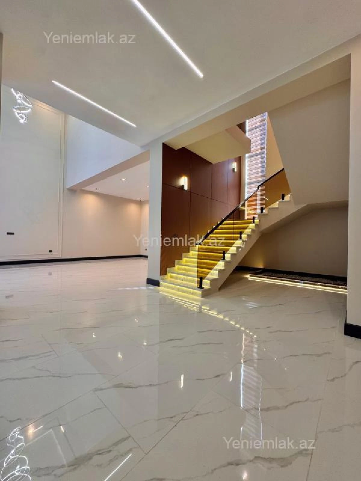 Satılır 5 otaqlı həyət evi 350 m²