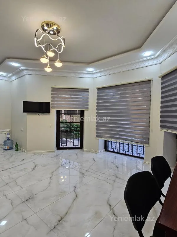 Satılır 4 otaqlı həyət evi 200 m²