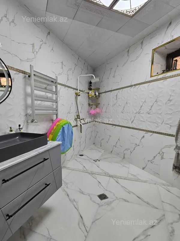 Satılır 4 otaqlı həyət evi 200 m²