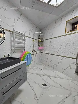 Satılır 4 otaqlı həyət evi 200 m²