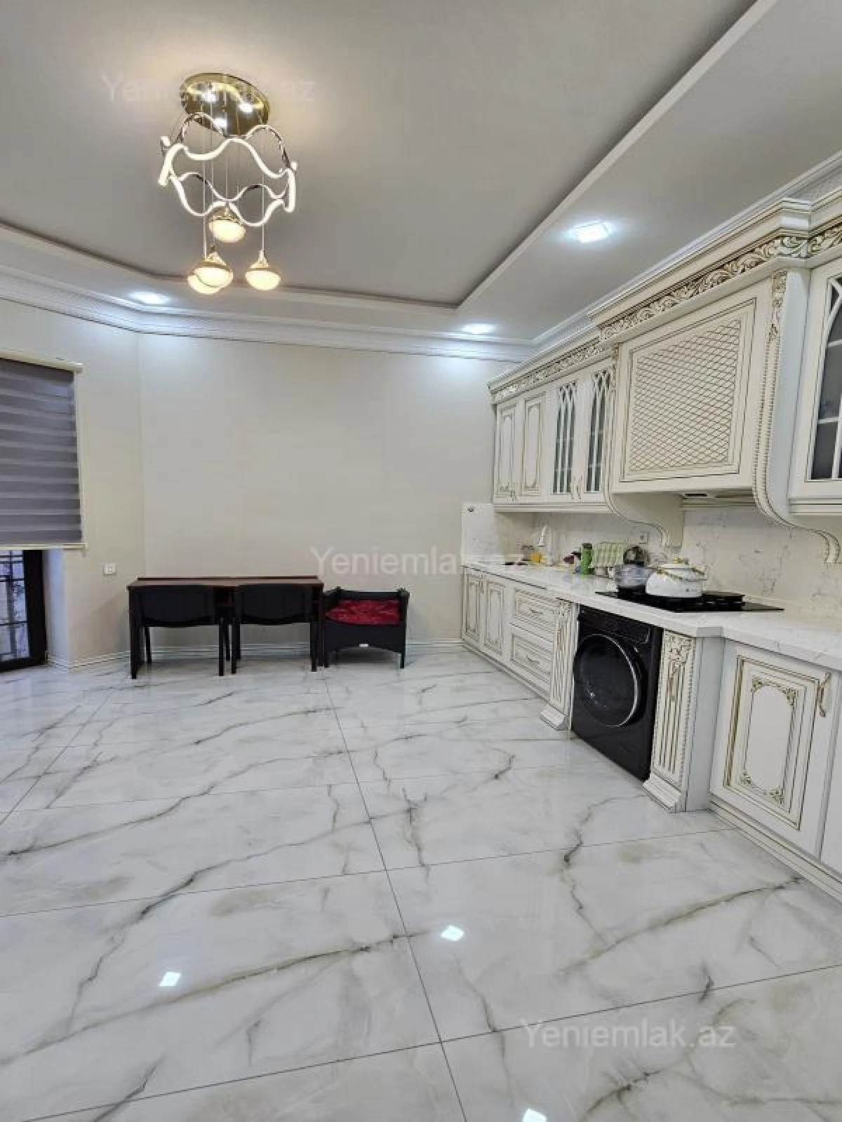 Satılır 4 otaqlı həyət evi 200 m²