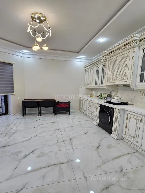 Satılır 4 otaqlı həyət evi 200 m²