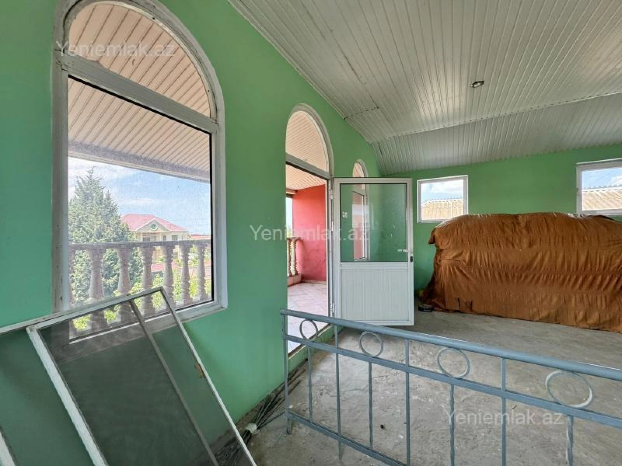 Satılır 6 otaqlı həyət evi 300 m²