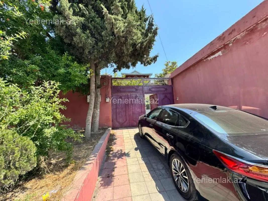 Satılır 6 otaqlı həyət evi 300 m²