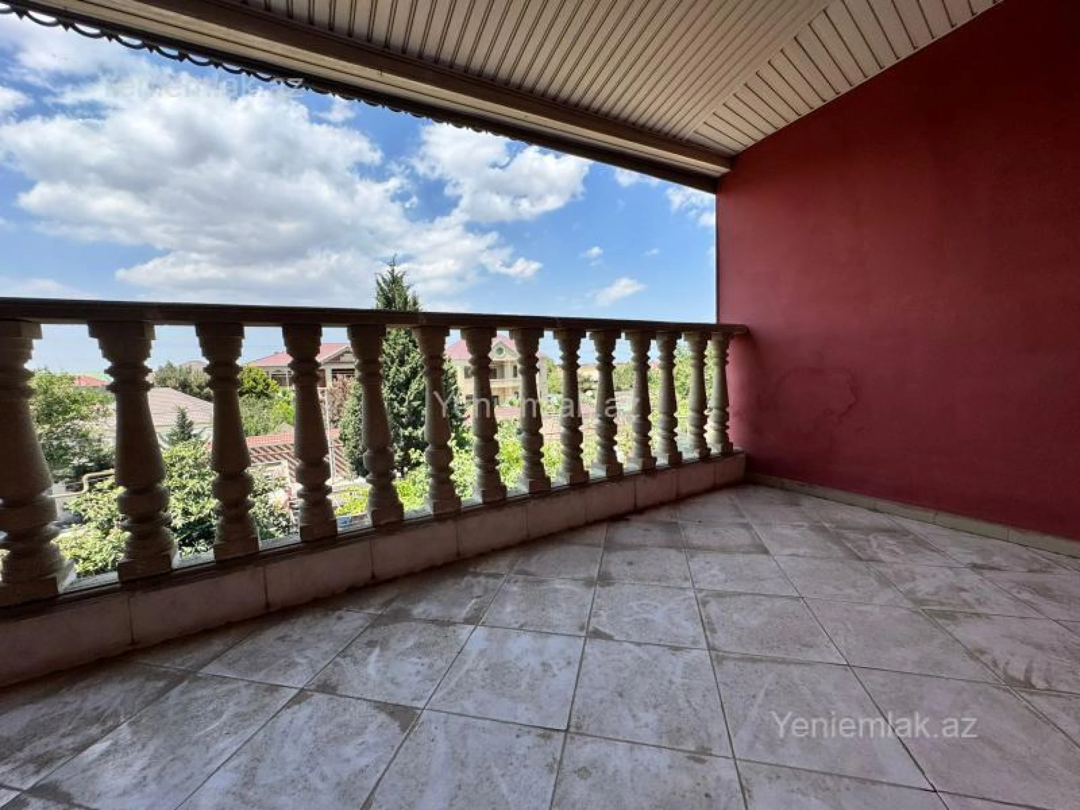 Satılır 6 otaqlı həyət evi 300 m²