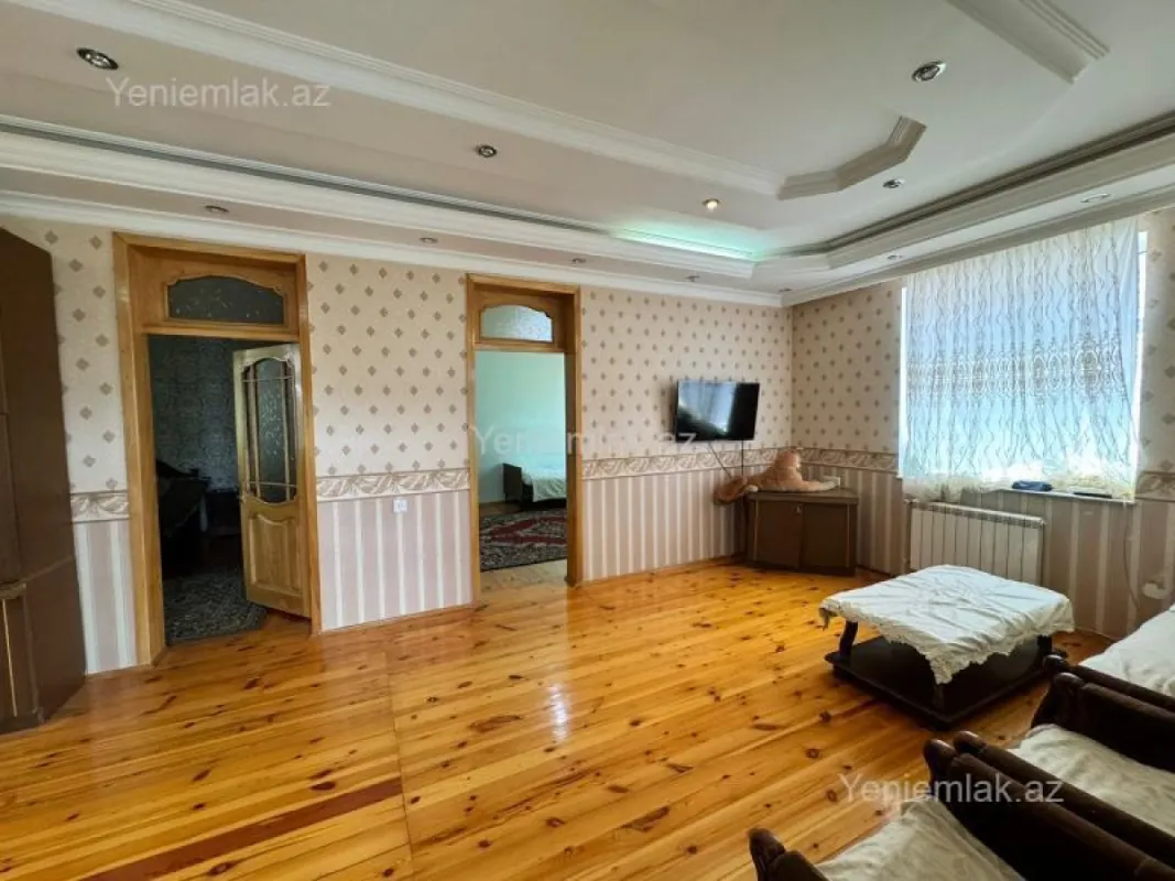 Satılır 6 otaqlı həyət evi 300 m²