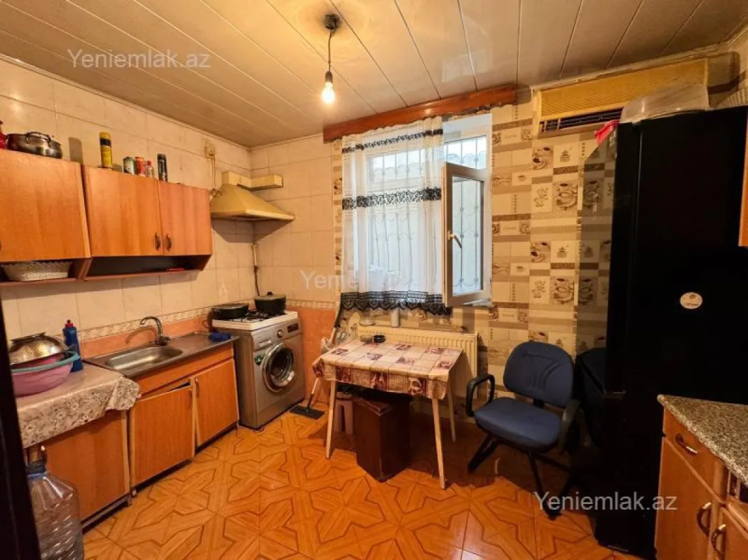 Satılır 6 otaqlı həyət evi 300 m²