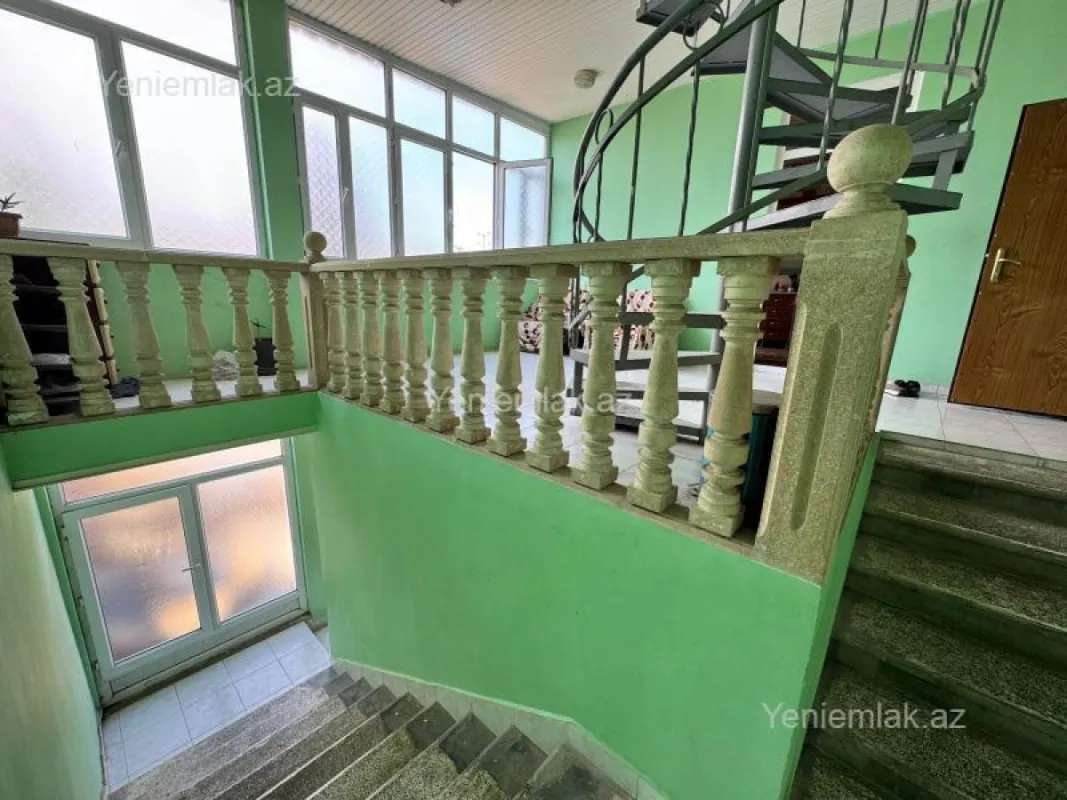 Satılır 6 otaqlı həyət evi 300 m²