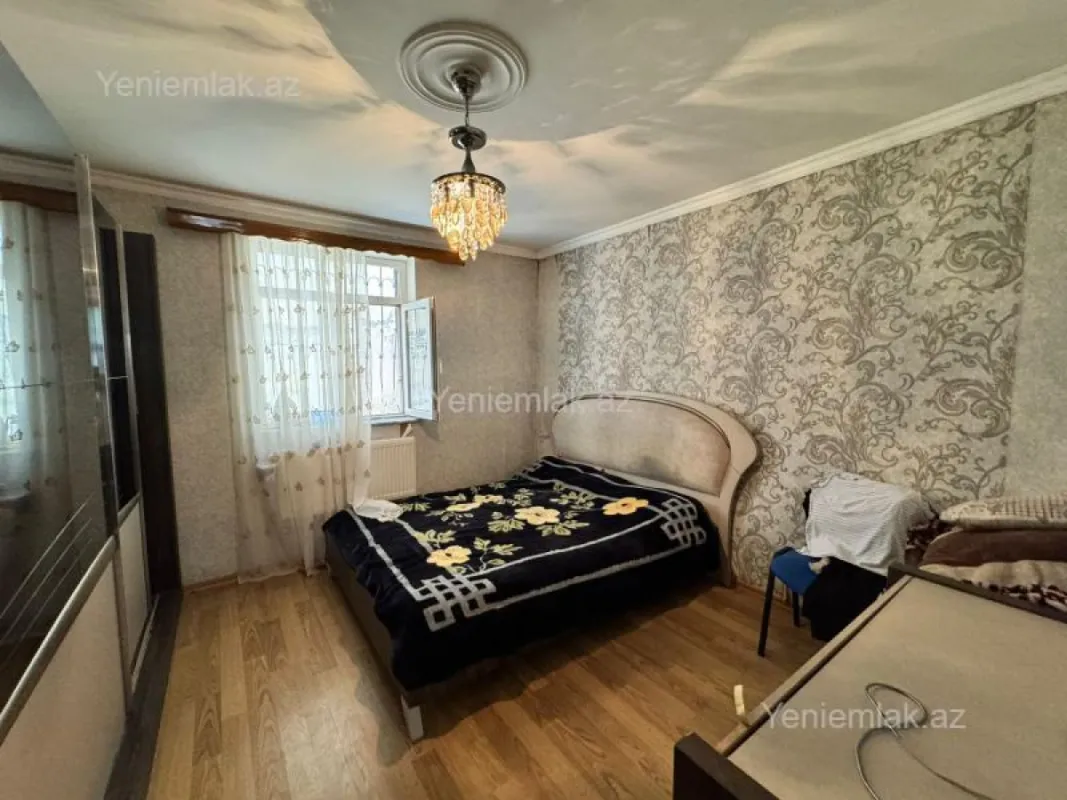 Satılır 6 otaqlı həyət evi 300 m²