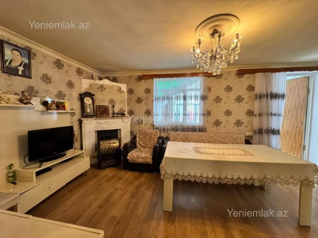 Satılır 6 otaqlı həyət evi 300 m²