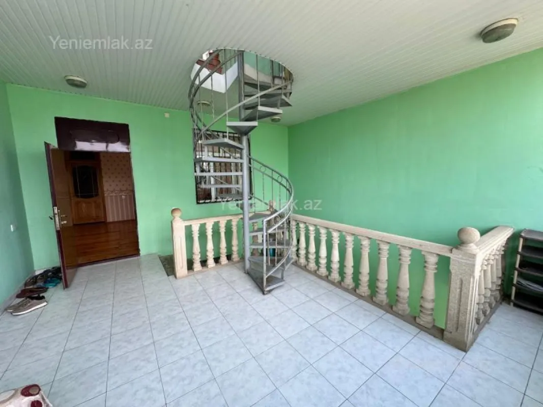 Satılır 6 otaqlı həyət evi 300 m²